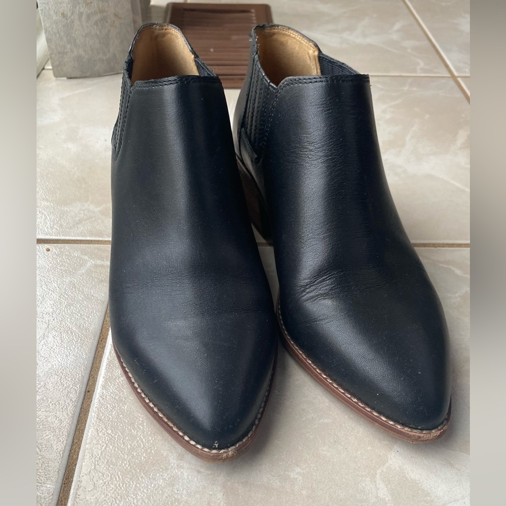 Madewell pointed-toe Chelsea booties